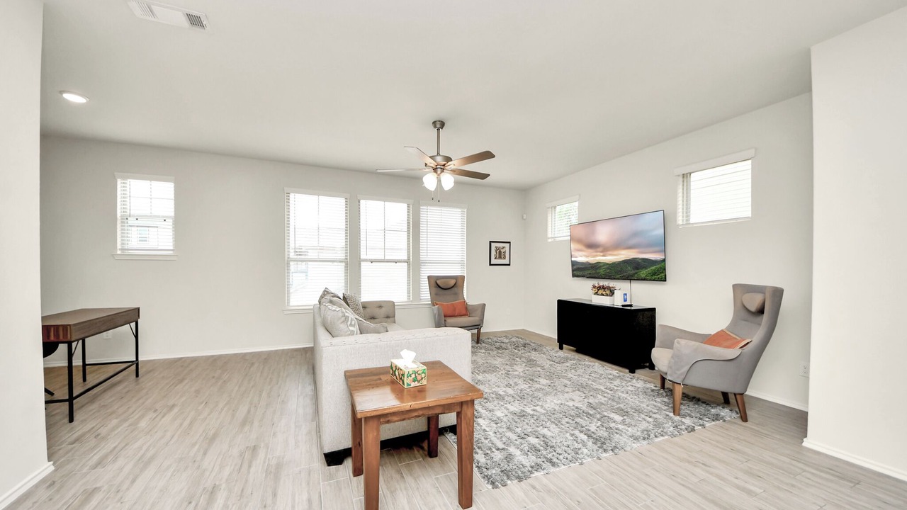 Photo of Livingroom in Woodlake - Briar Meadow