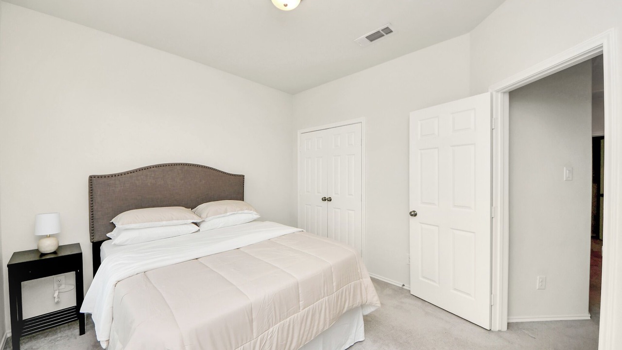 Photo of Bedroom in Woodlake - Briar Meadow