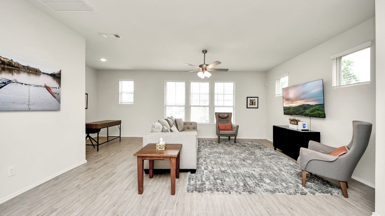 Photo of Livingroom in Woodlake - Briar Meadow