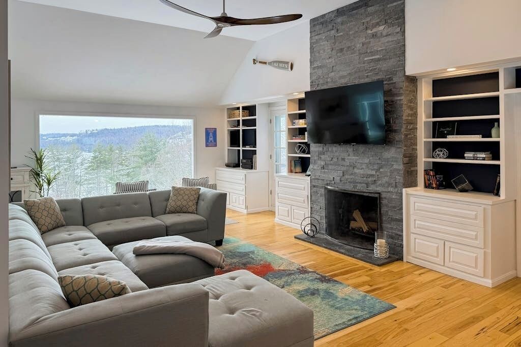 Photo of Livingroom in Meredith