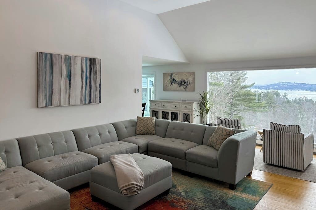 Photo of Livingroom in Meredith