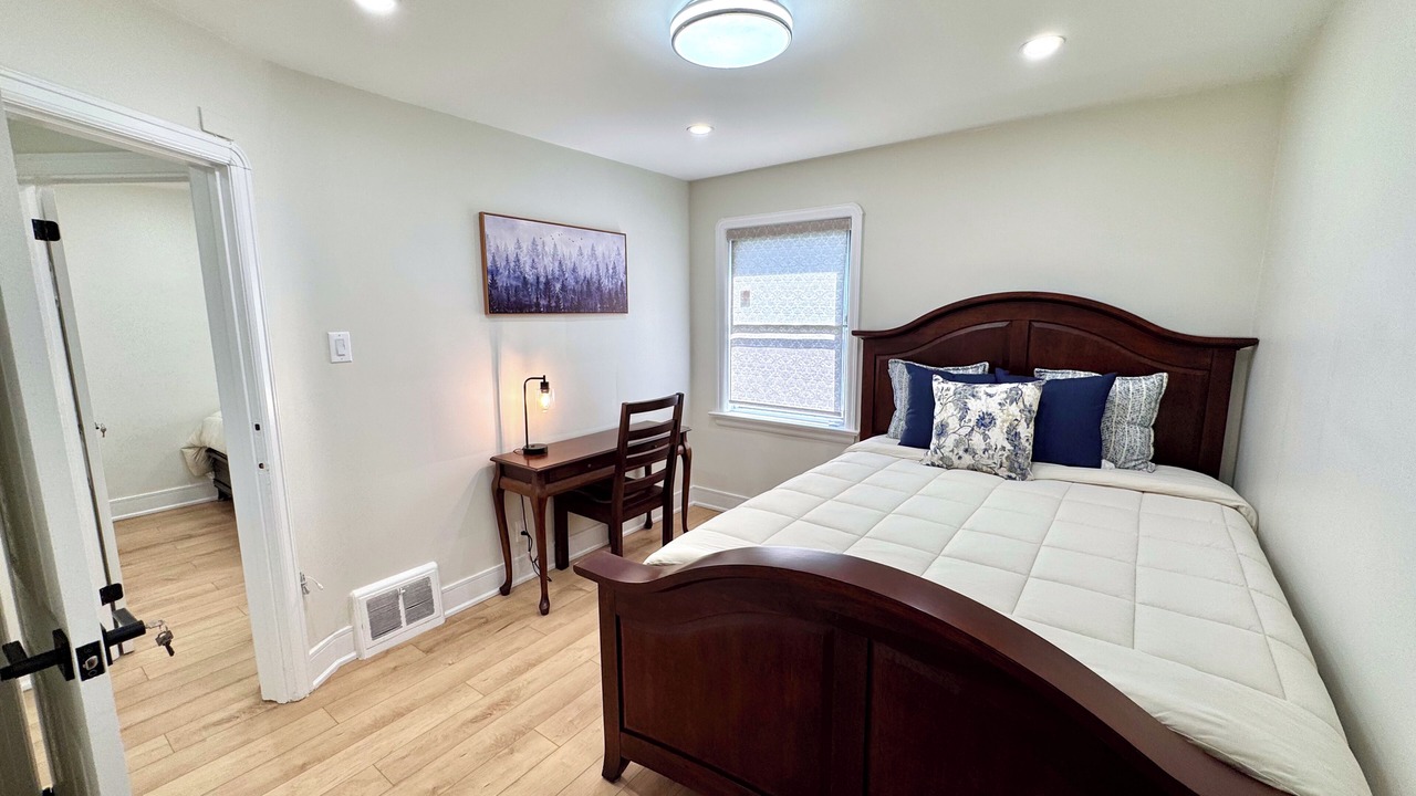 Photo of Bedroom in Oakridge