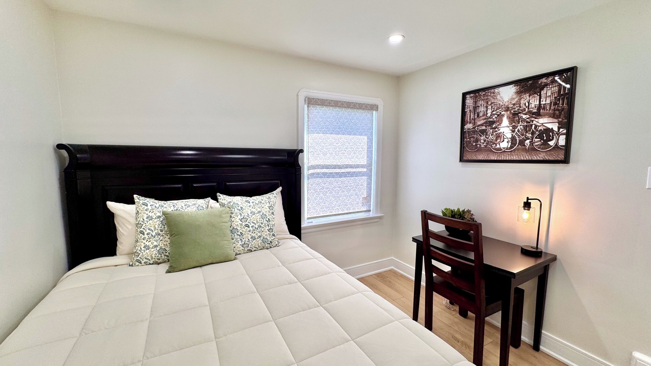Photo of Bedroom in Oakridge