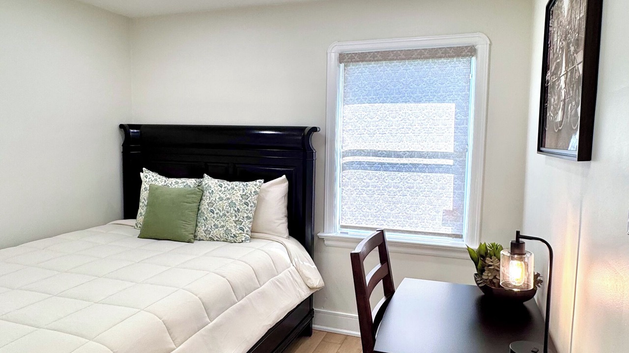 Photo of Bedroom in Oakridge