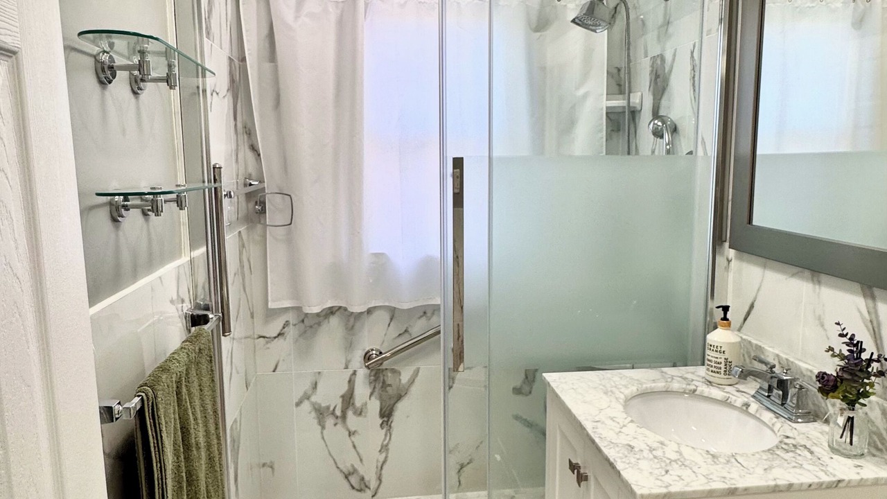 Photo of Bathroom in Oakridge