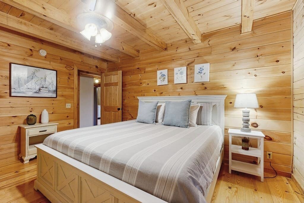 Photo of Bedroom in Bryson City