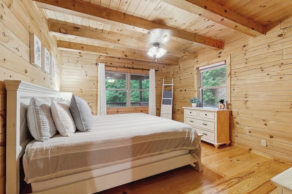 Photo of Bedroom in Bryson City