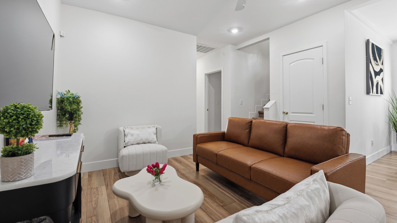Photo of Livingroom in North Oak Park