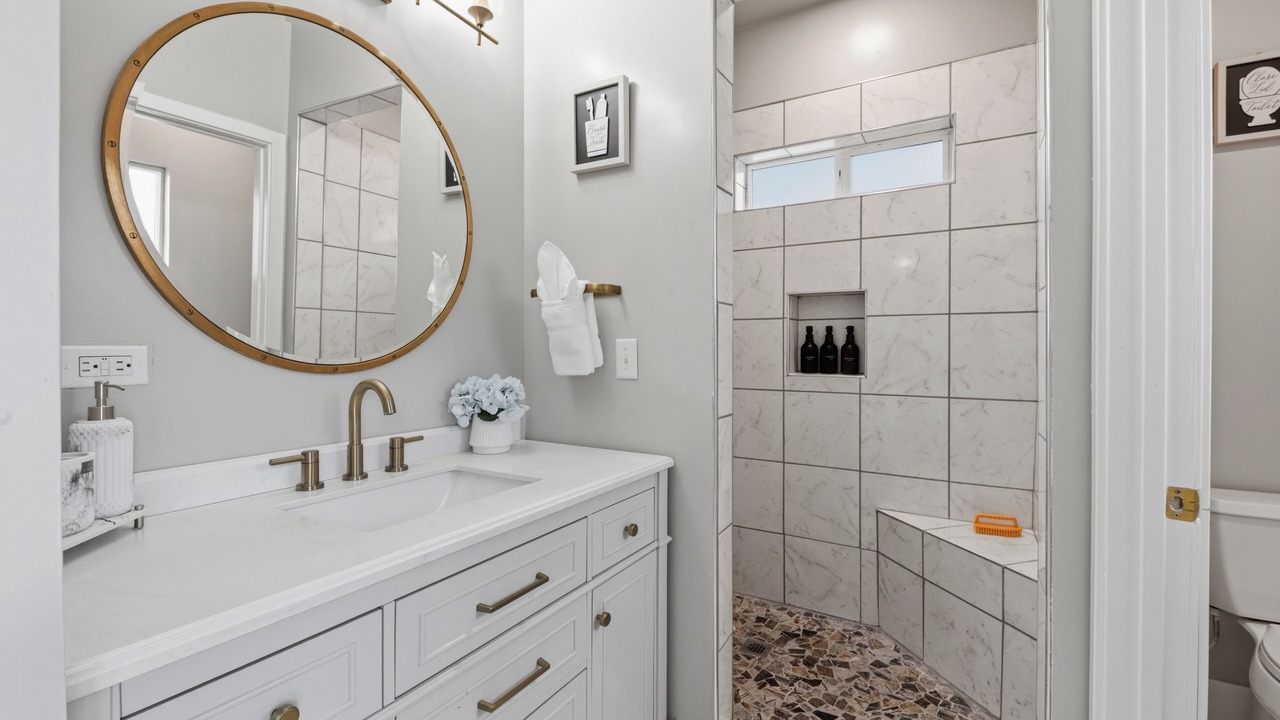 Photo of Bathroom in North Oak Park
