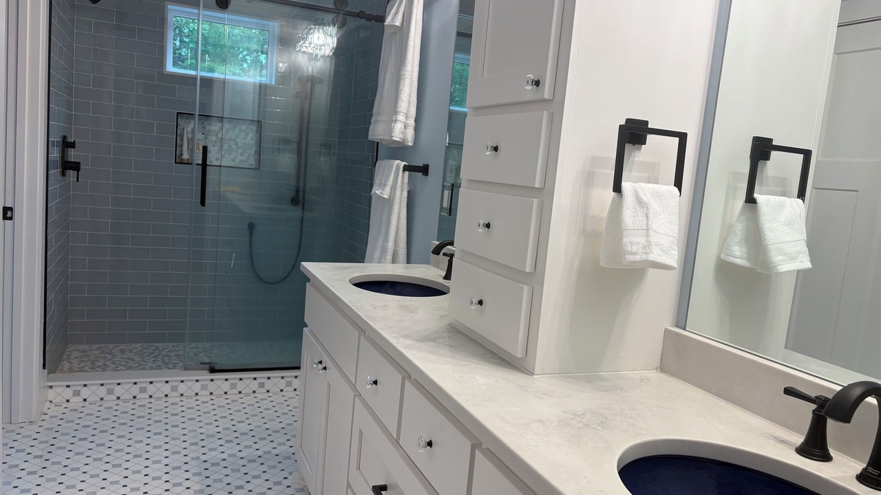 Photo of Bathroom in Huntcliff
