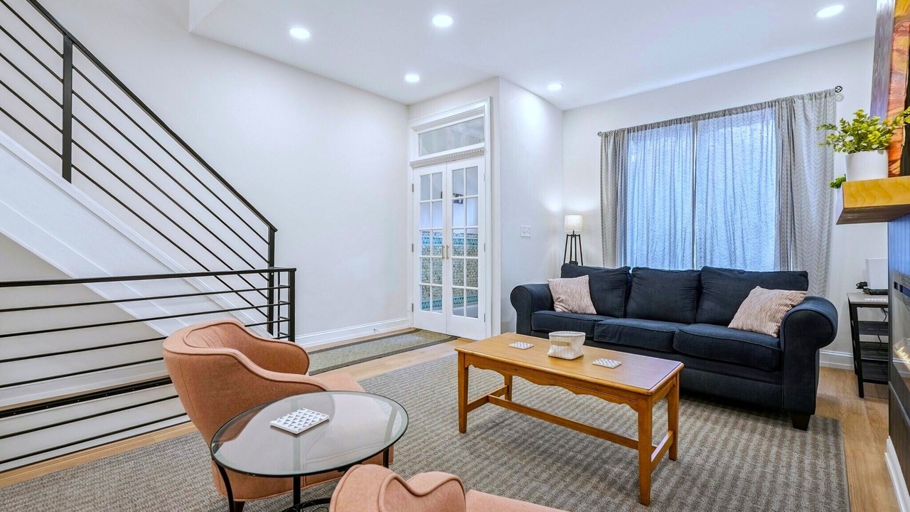 Photo of Livingroom in Whitman