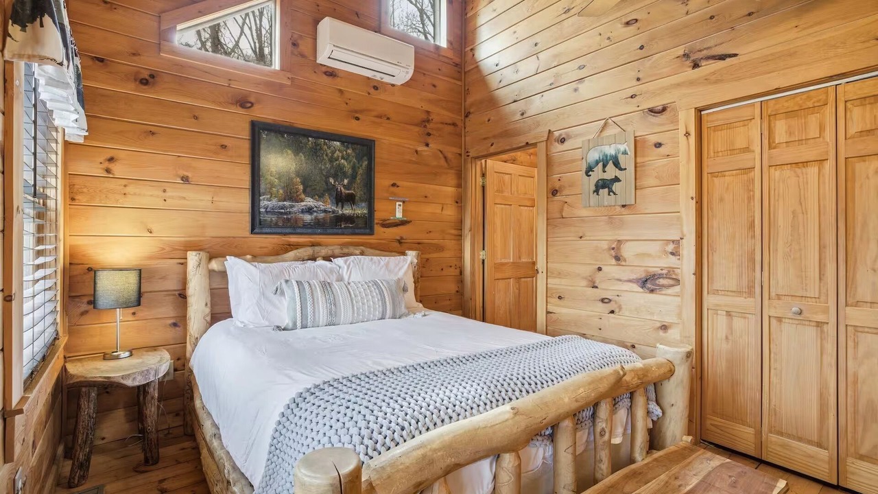 Photo of Bedroom in Hemlock Hills