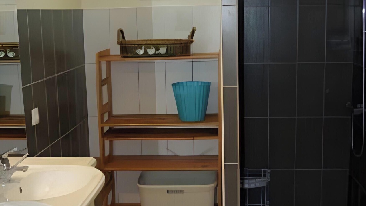 Photo of Bathroom in Saint Alban Auriolles