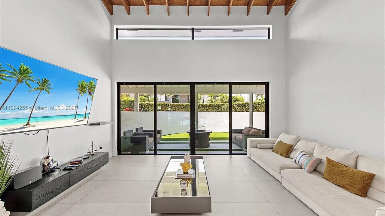 Photo of Outdoor in Hallandale Beach