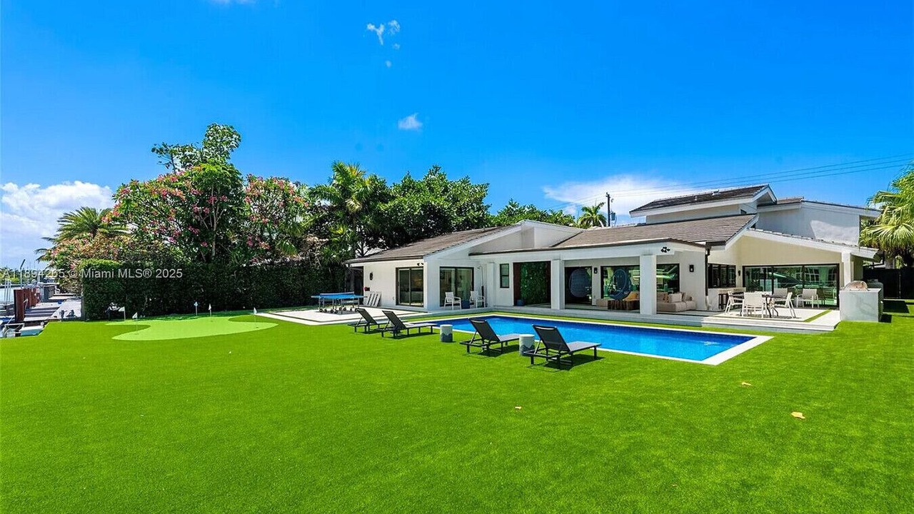 Photo of Outdoor in Hallandale Beach
