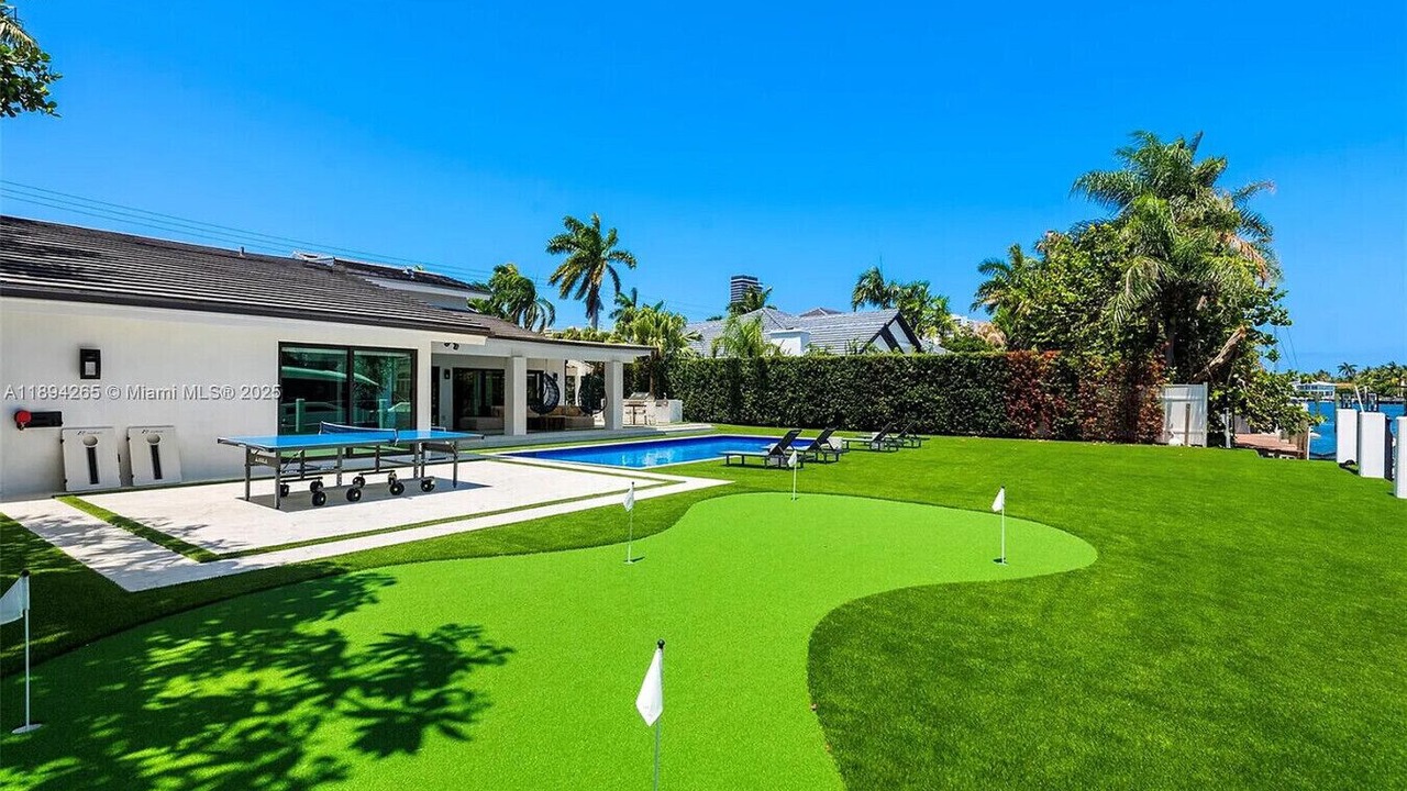 Photo of Outdoor in Hallandale Beach