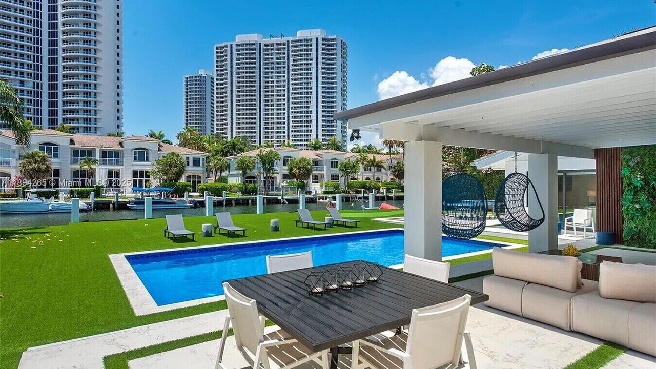 Photo of Outdoor in Hallandale Beach