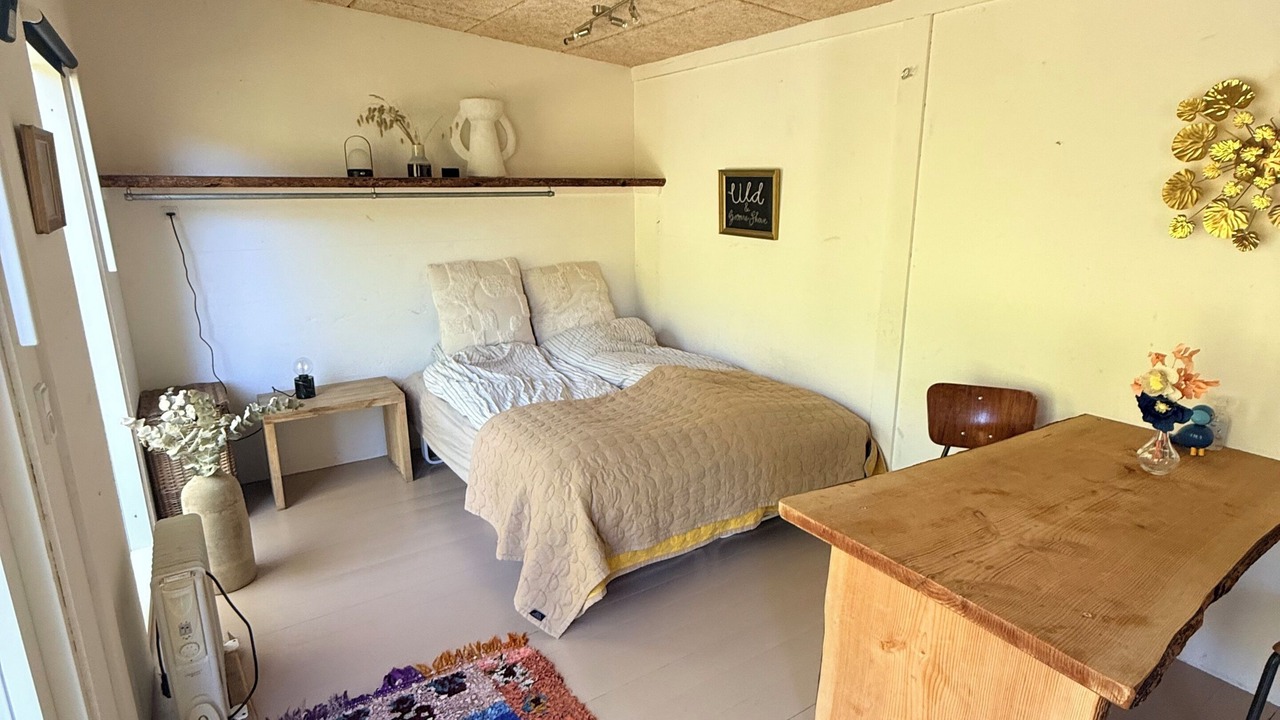 Photo of Bedroom in Them