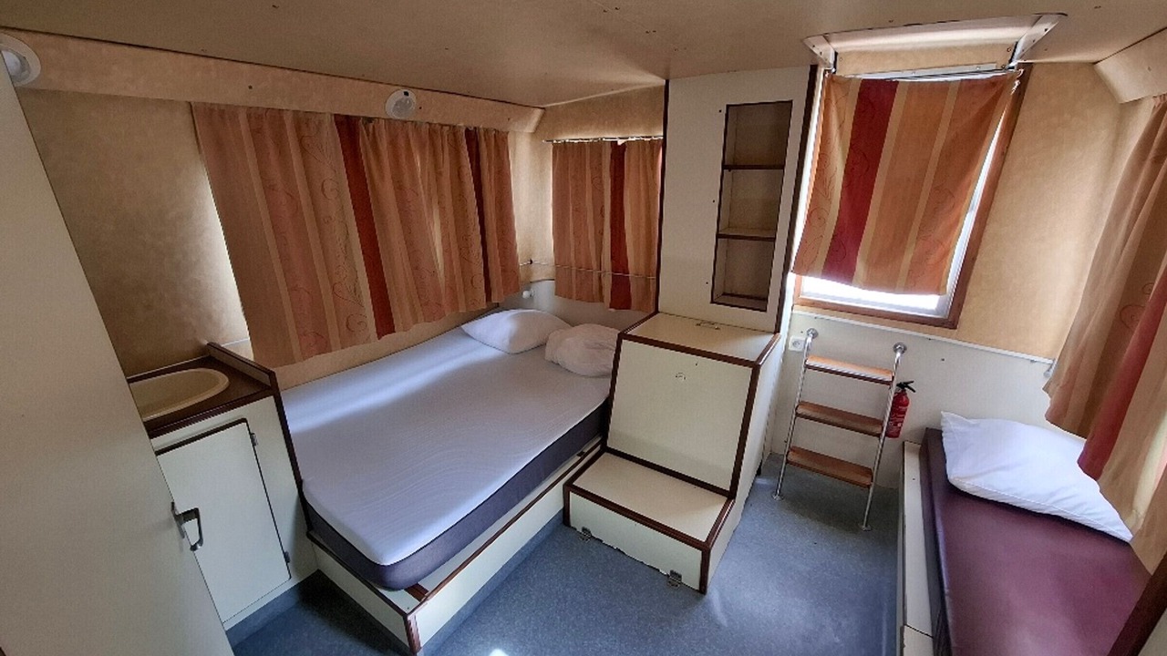 Photo of Bedroom in Chenille-Change
