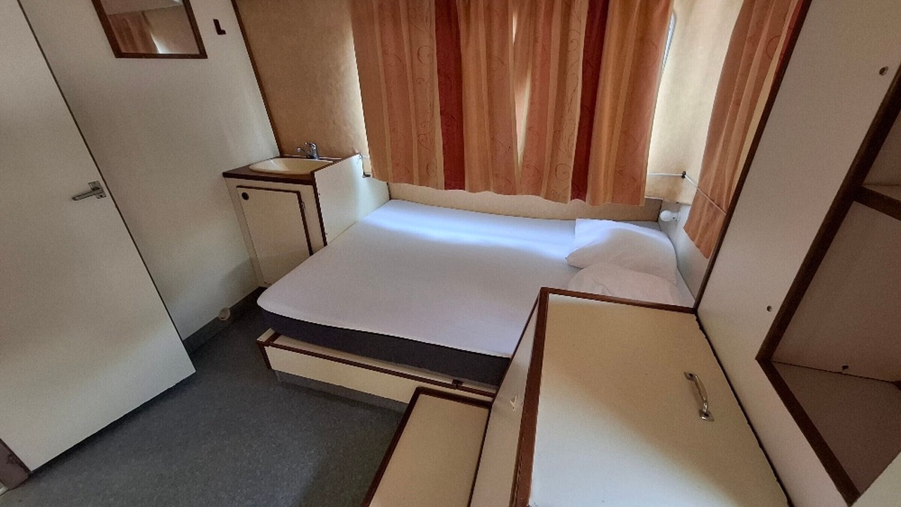 Photo of Bedroom in Chenille-Change
