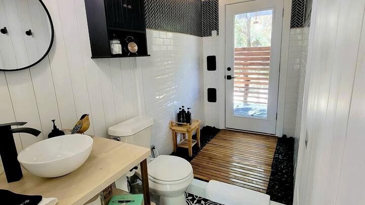 Photo of Bathroom in Miller Grove