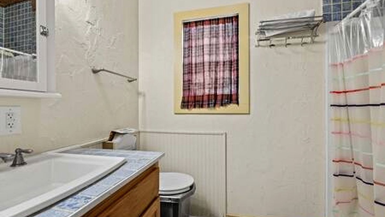 Photo of Bathroom in Wolfe City