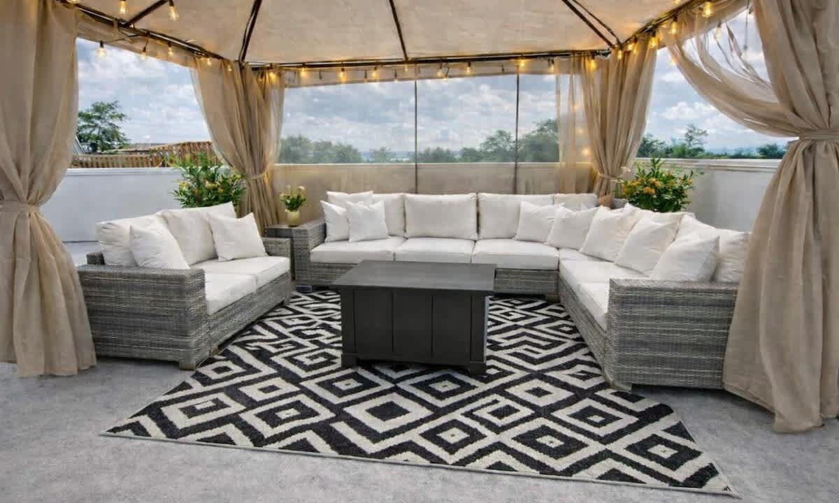Photo of Livingroom in Spring Branch Central