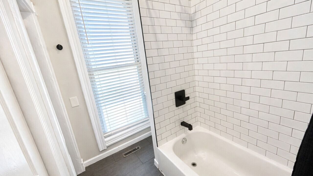 Photo of Bathroom in Lakeview