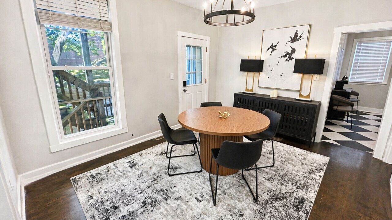 Photo of Livingroom in Lakeview
