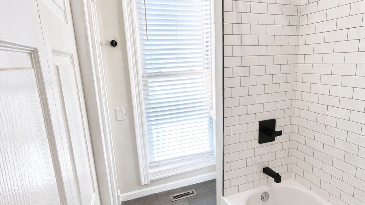 Photo of Bathroom in Lakeview