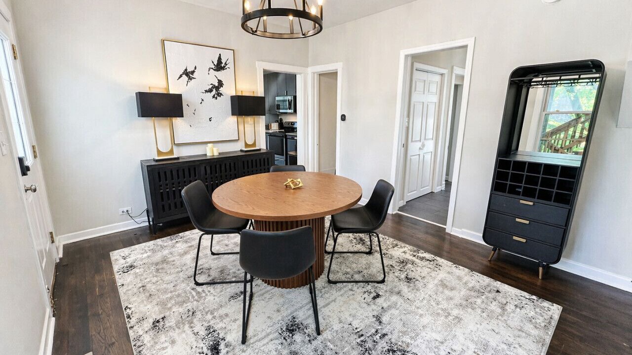 Photo of Bedroom in Lakeview
