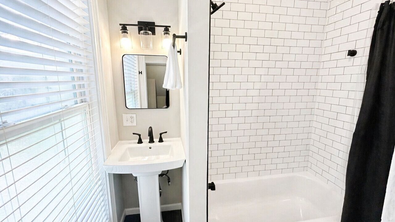 Photo of Bathroom in Lakeview