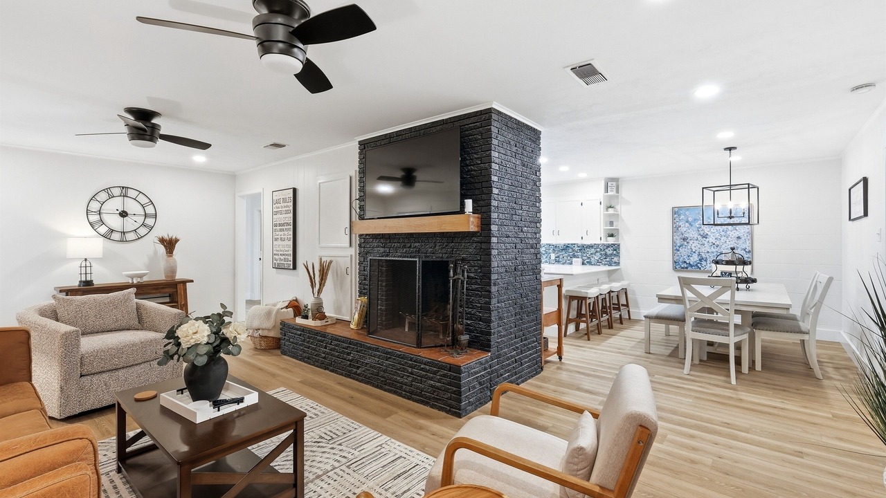 Photo of Livingroom in Graford