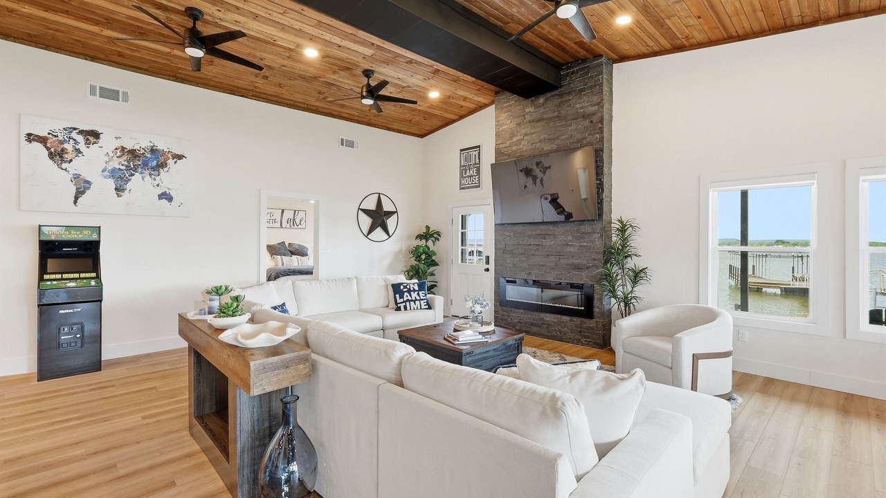 Photo of Livingroom in Graford