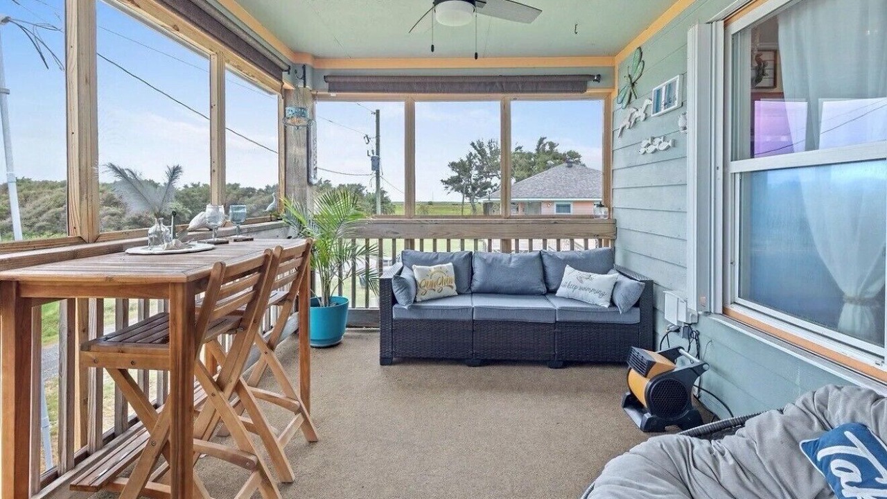 Photo of Livingroom in Lakeview  Jefferson County
