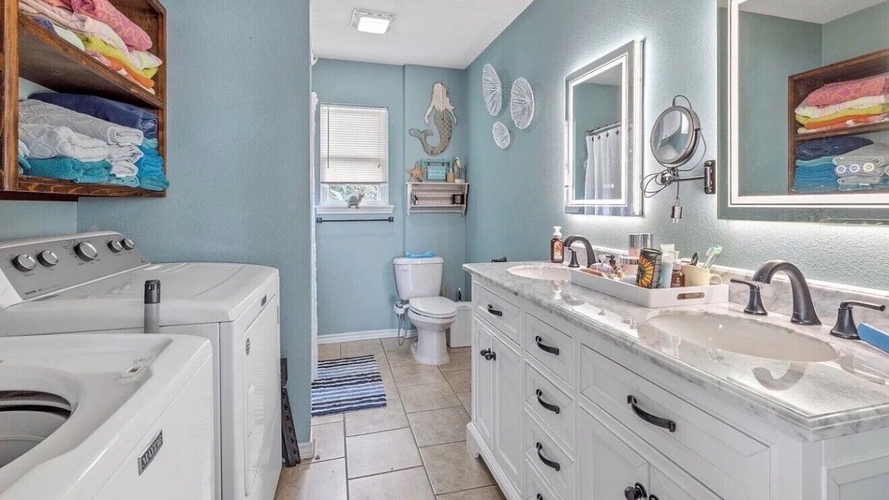 Photo of Bathroom in Lakeview  Jefferson County
