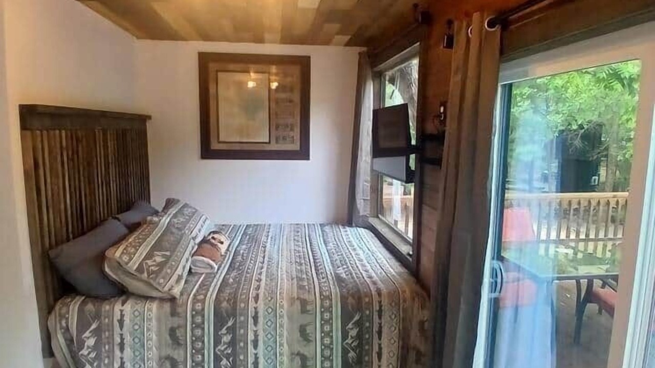 Photo of Bedroom in Plantersville