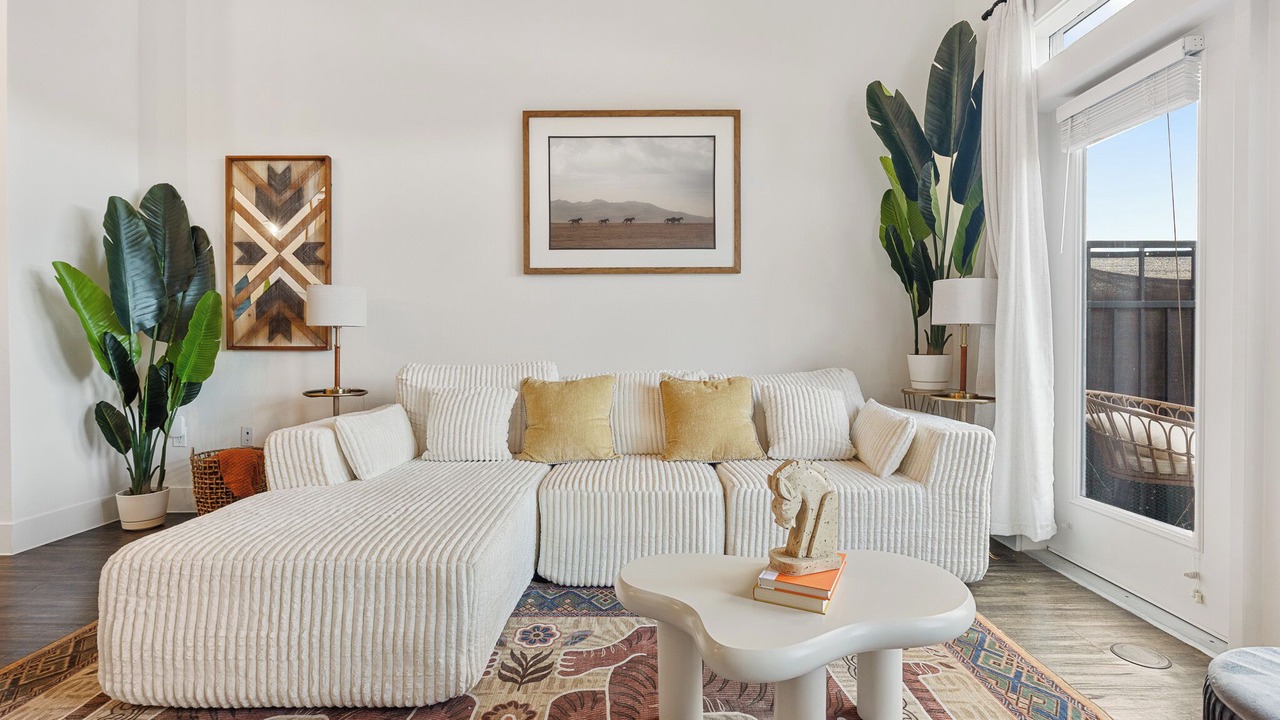 Photo of Livingroom in West Oak Hill