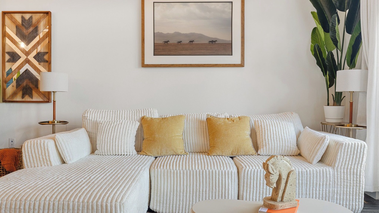 Photo of Livingroom in West Oak Hill