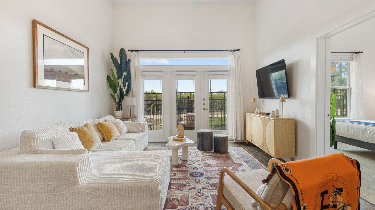 Photo of Livingroom in West Oak Hill