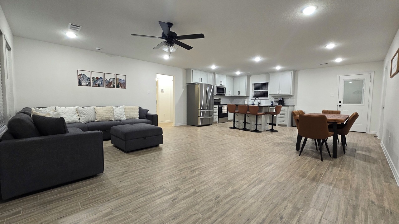 Photo of Livingroom in Poolville