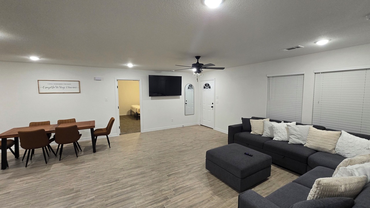 Photo of Livingroom in Poolville