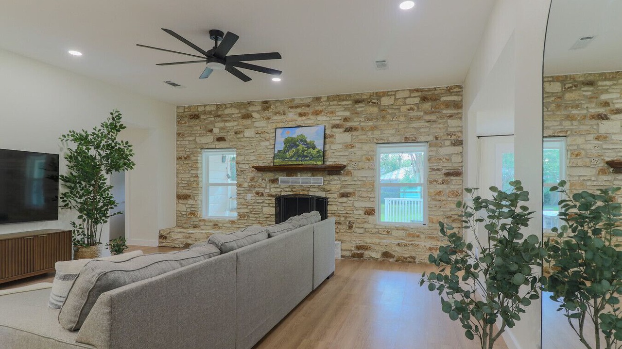 Photo of Livingroom in Manchaca