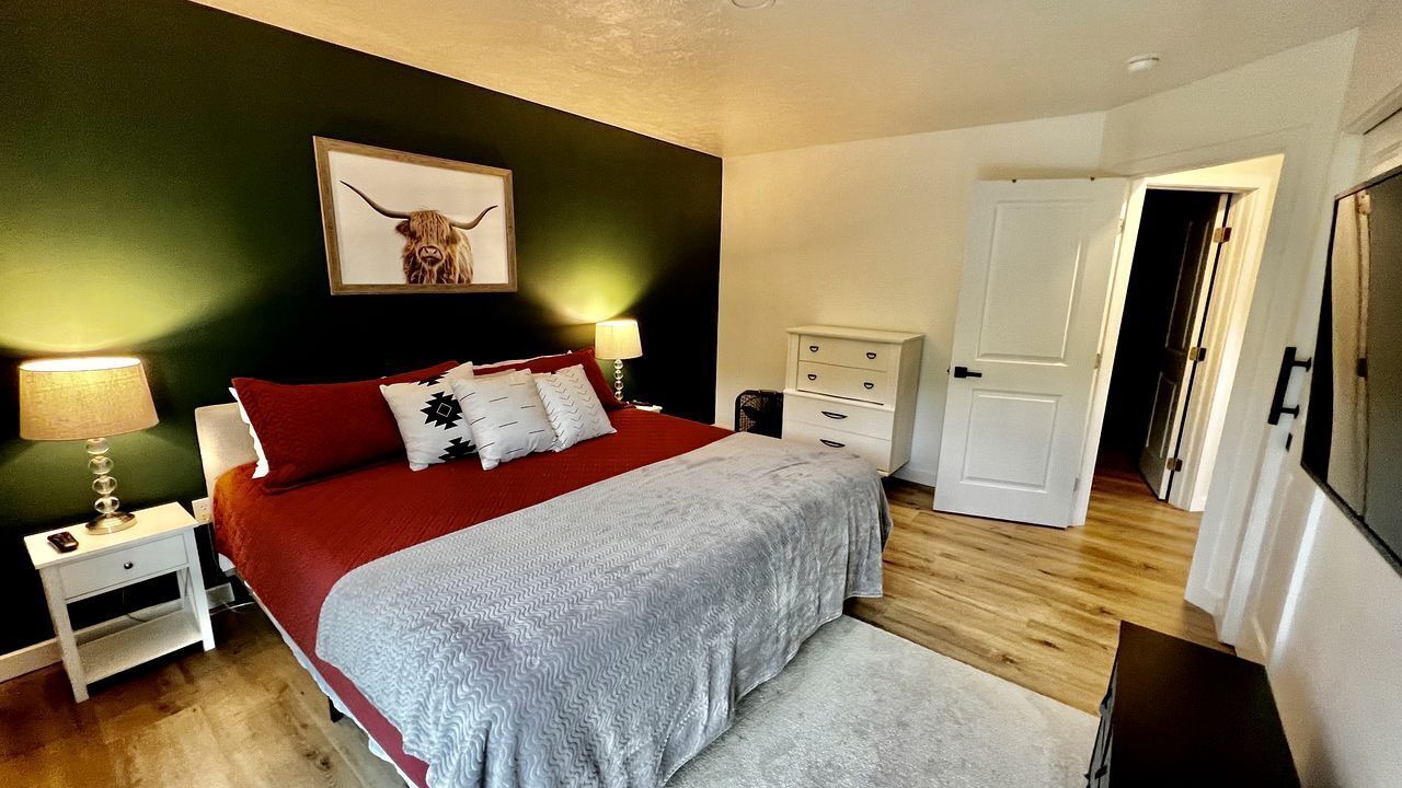 Photo of Bedroom in Huey
