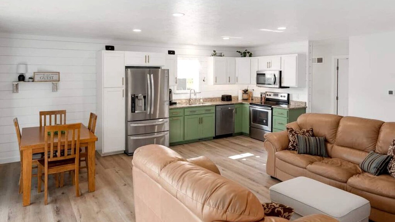 Photo of Livingroom in Huey