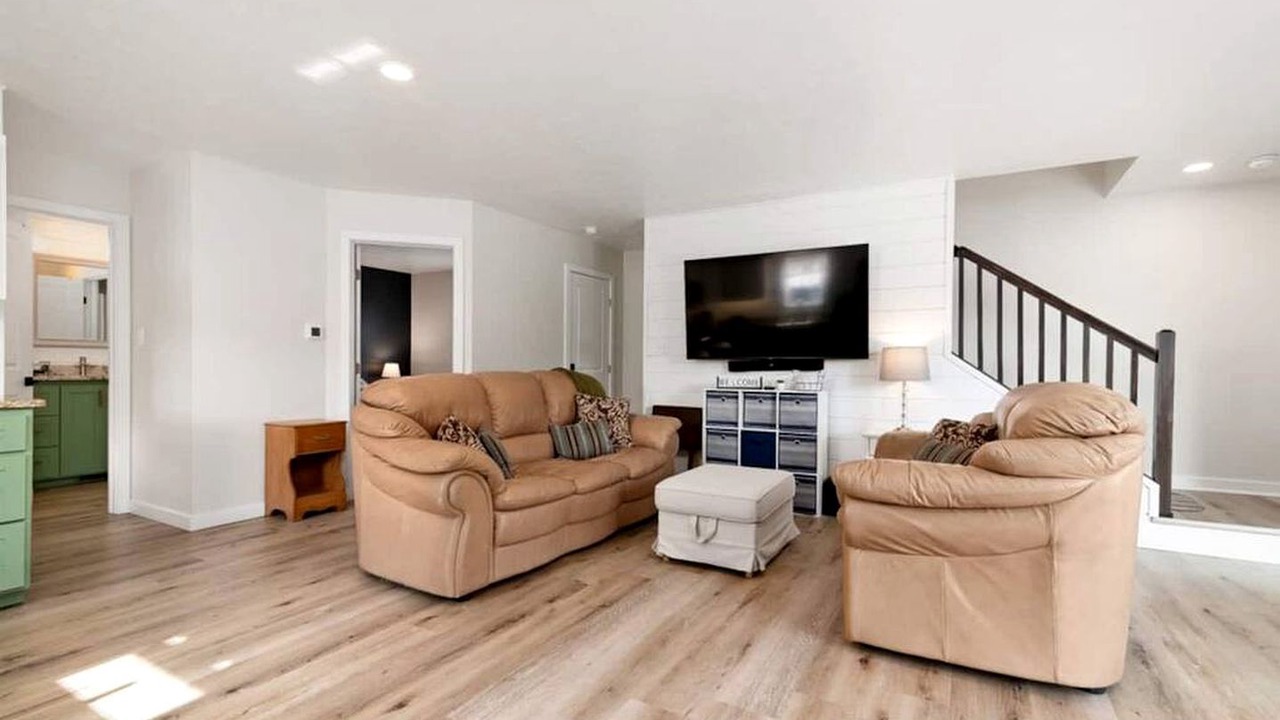 Photo of Livingroom in Huey