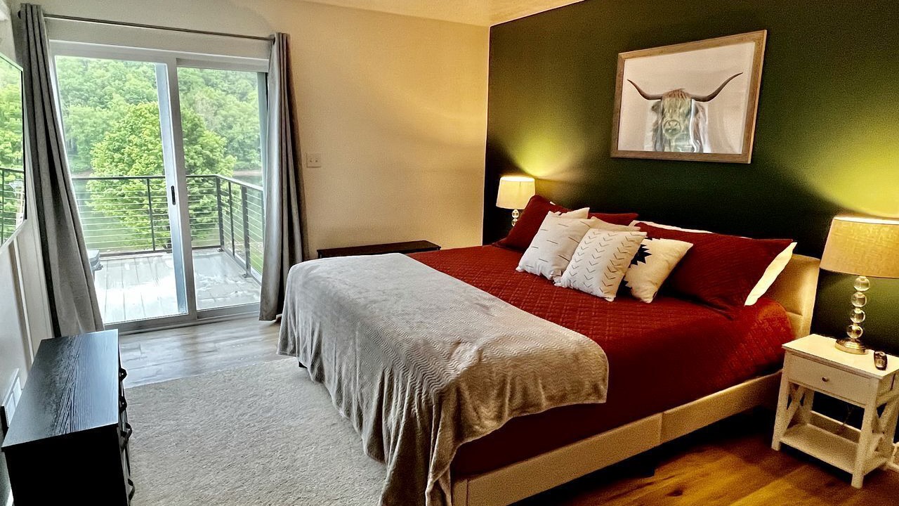 Photo of Bedroom in Huey