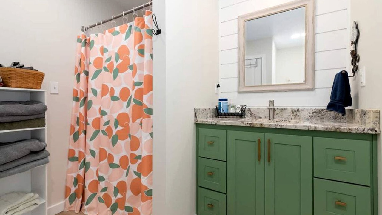 Photo of Bathroom in Huey
