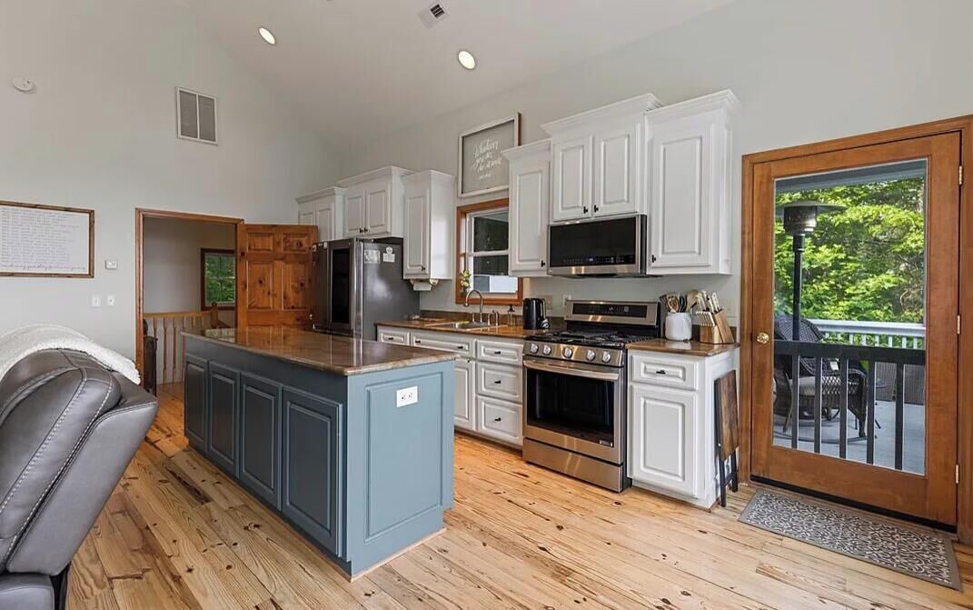 Photo of Kitchen in Cliff Ridge Colony