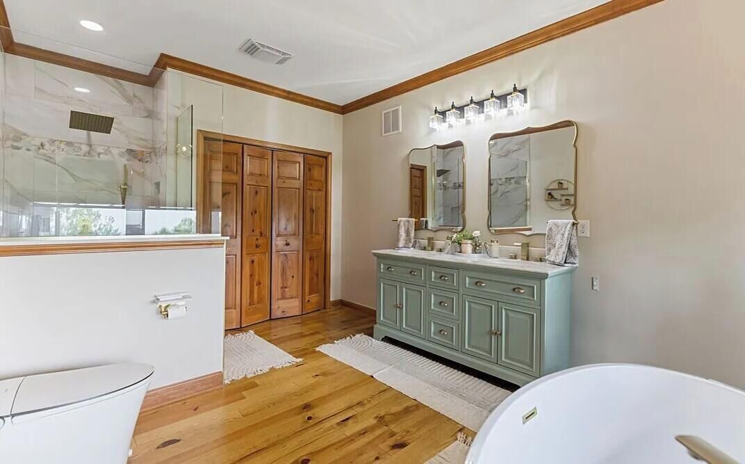 Photo of Bathroom in Cliff Ridge Colony